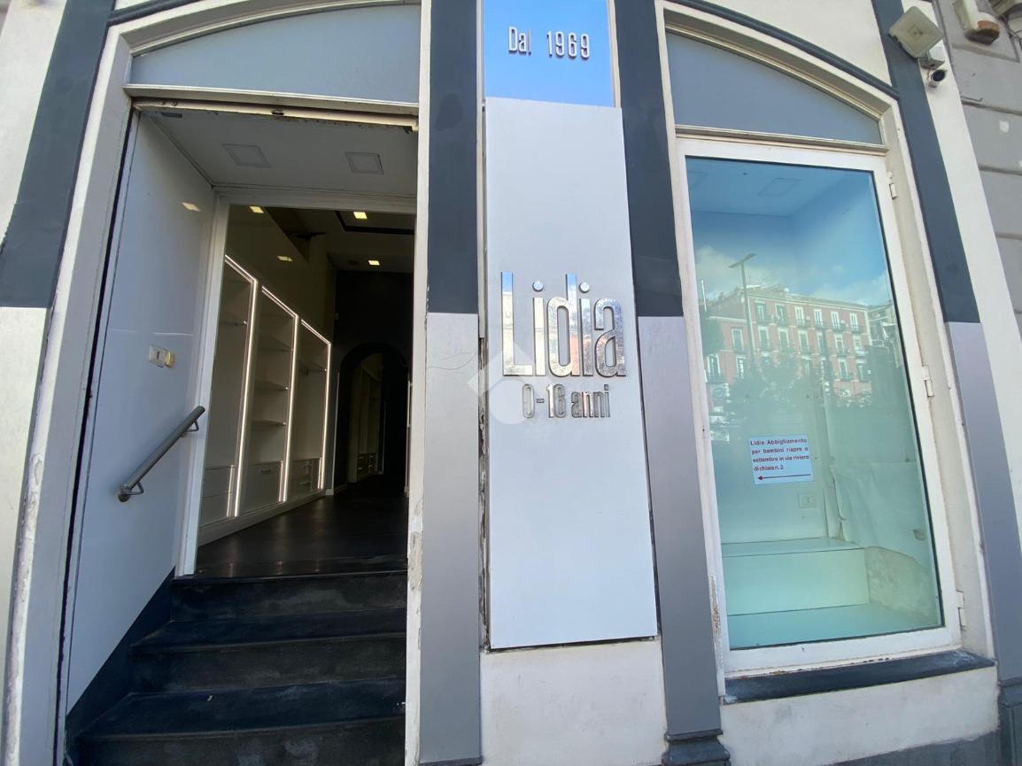 Negozio in Riviera di Chiaia 9, Napoli, {3} - Foto 2