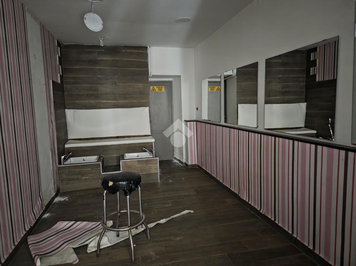 Negozio in Via Posillipo 319, Napoli, {3} - Foto 1