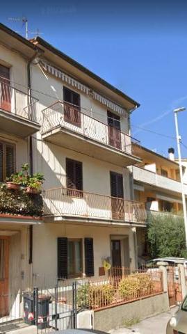 3-room flat in Via Isonzo, Prato - Photo 1