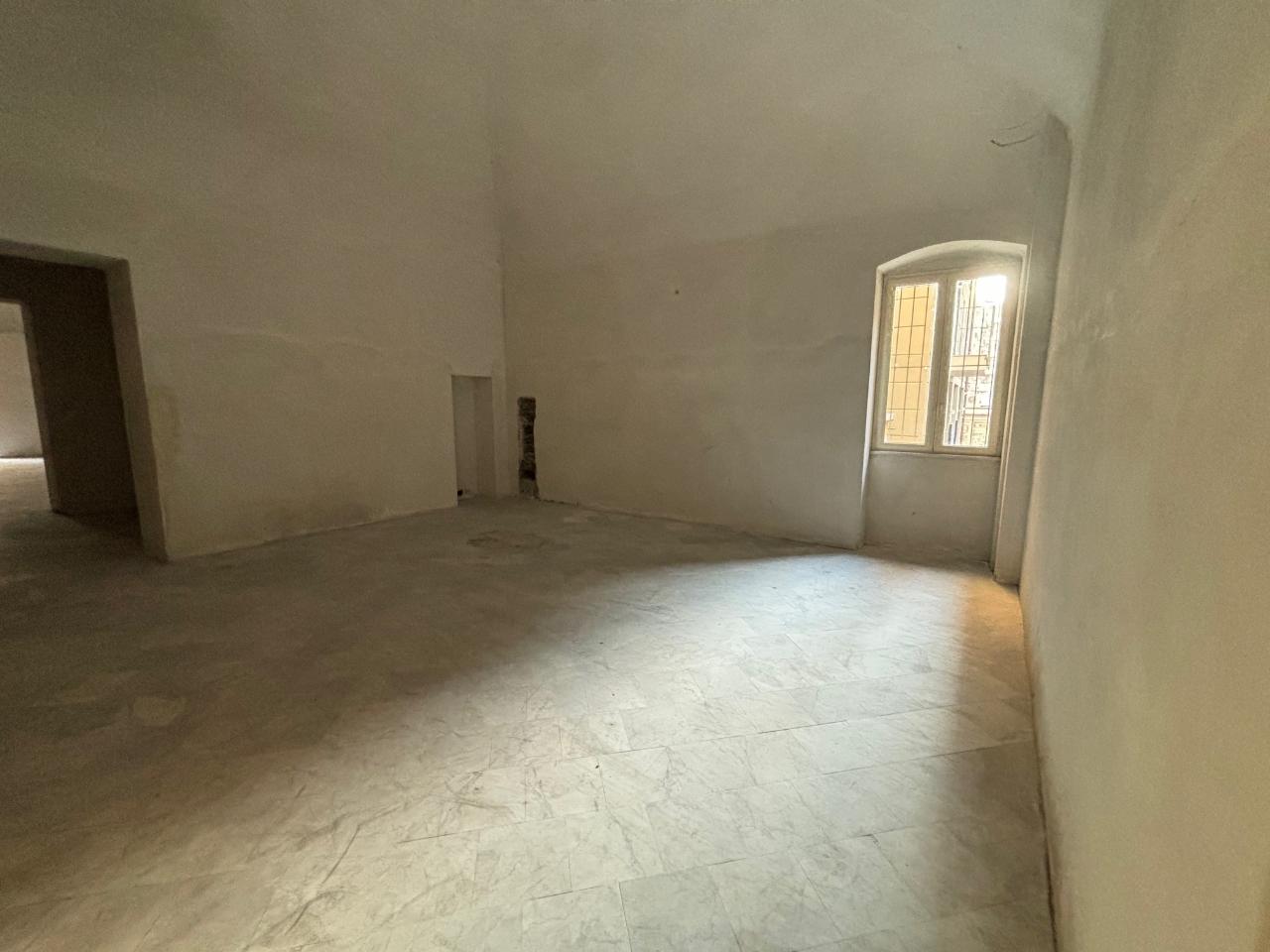 Negozio in Piazza San Giorgio, Sarzana, {3} - Foto 2
