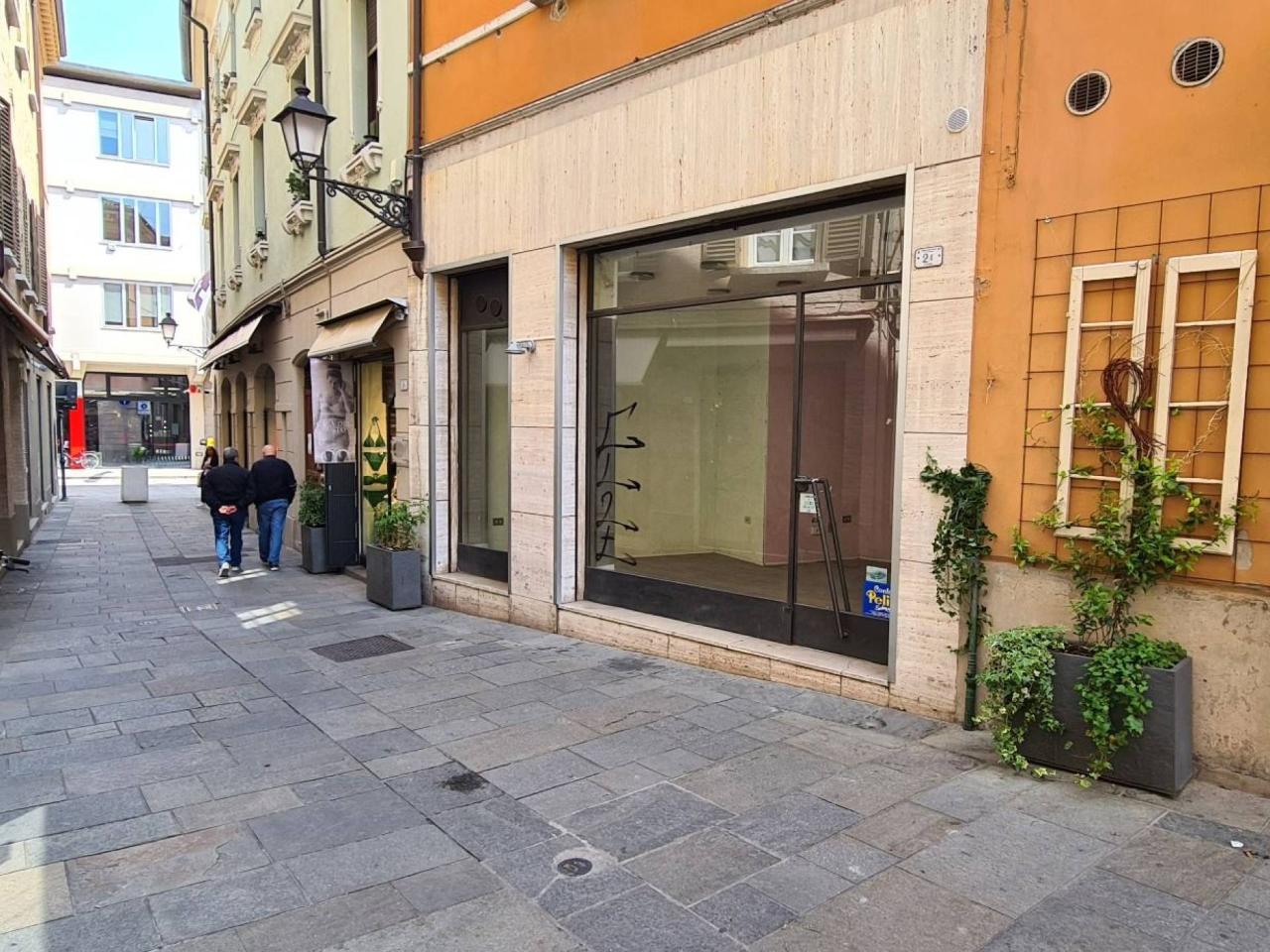 Negozio in affitto a Reggio Emilia