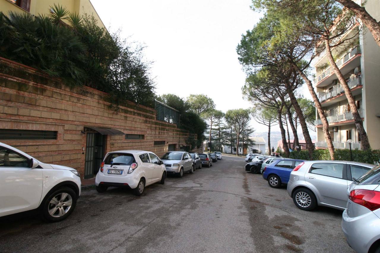 Negozio in Via Calandriello, Benevento, {3} - Foto 1