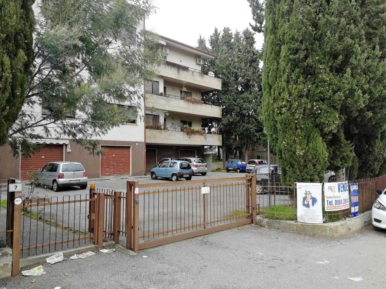 Magazzino in Via Cilea, Castrolibero, {3} - Foto 1