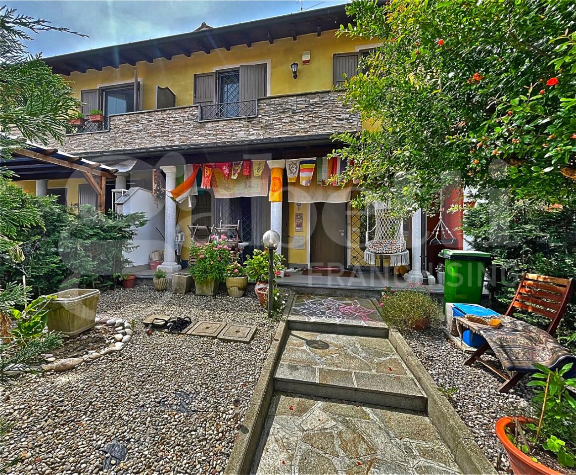 Villa in vendita a Inverno E Monteleone