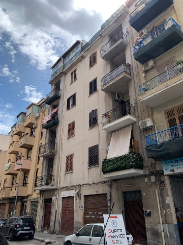 Quadrilocale in Via Flavio Gioia 32, Palermo - Foto 1