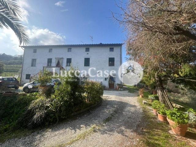 Country house or cottage, Lucca - Photo 1