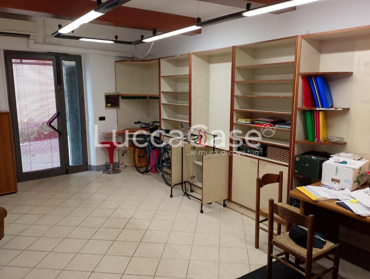 Locale commerciale in , Lucca, {3} - Foto 2