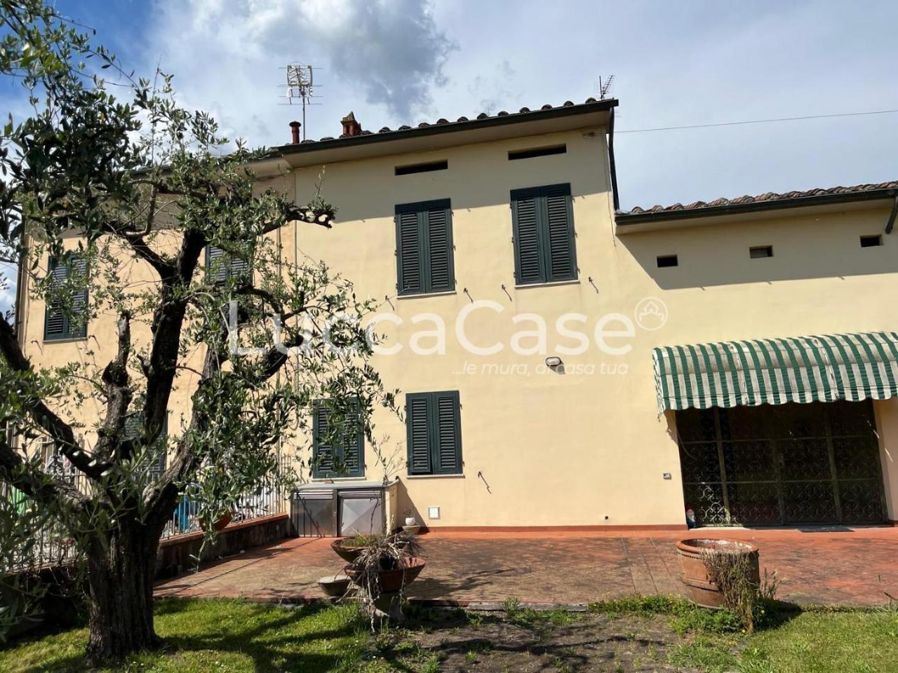 casa indipendente in vendita a Lucca in zona Picciorana