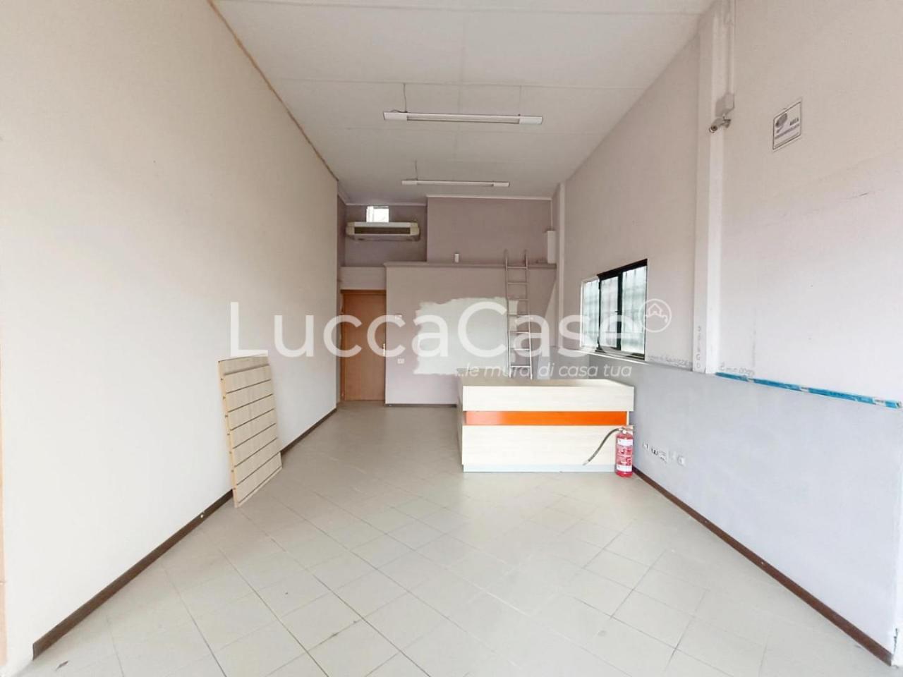 Locale commerciale in , Porcari, {3} - Foto 1