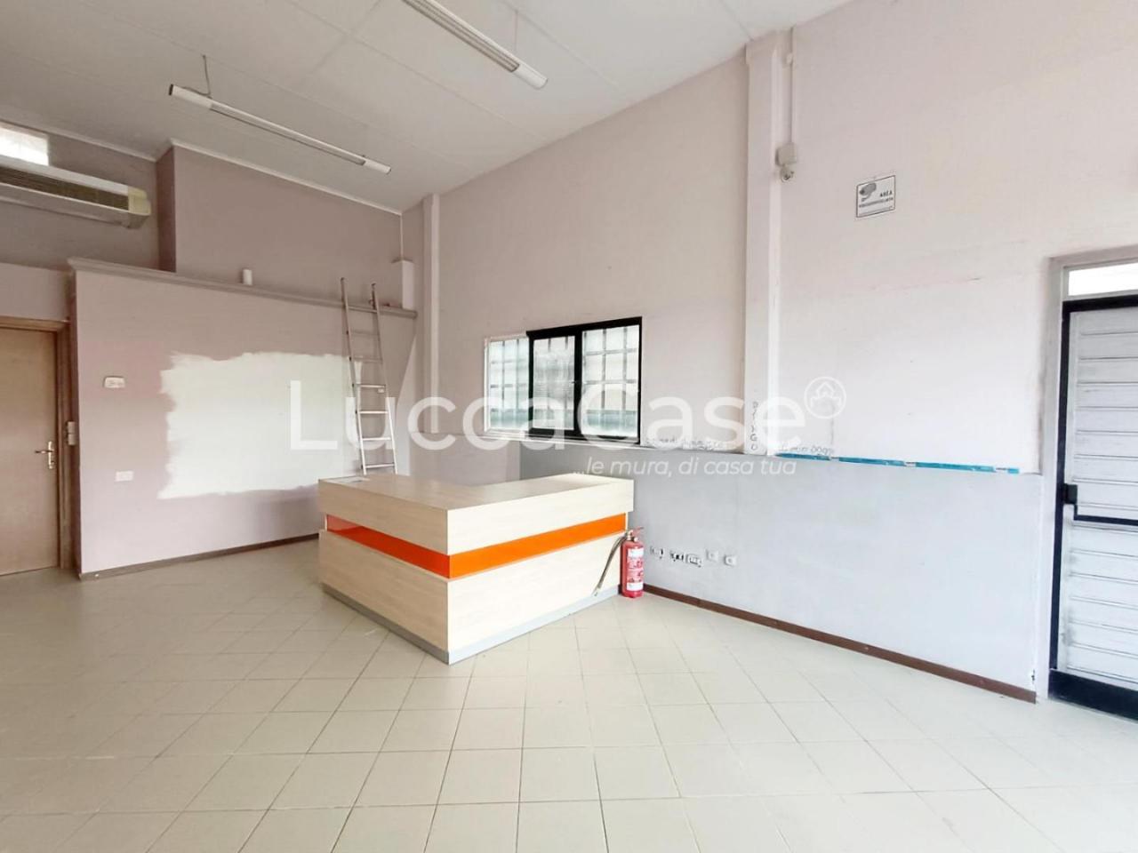 Locale commerciale in , Porcari, {3} - Foto 2