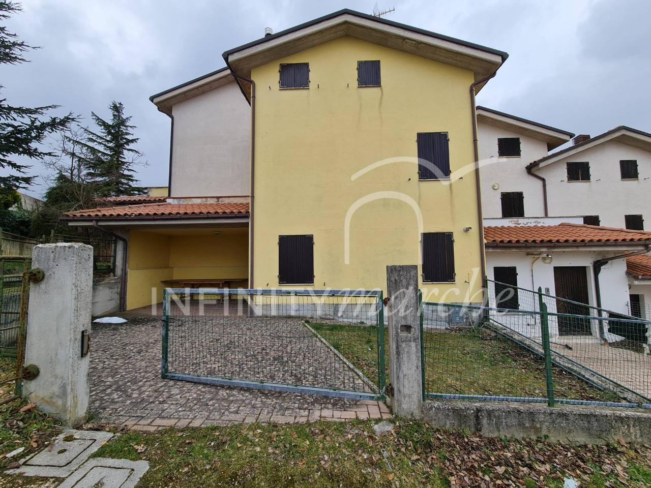 Casa indipendente in vendita a Sarnano