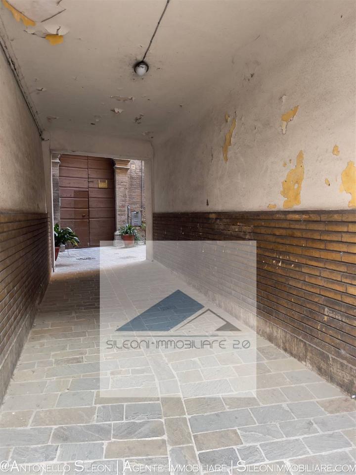 Negozio in , Recanati, {3} - Foto 2