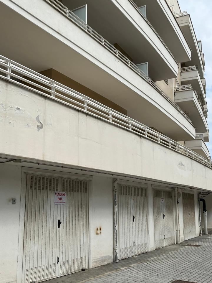 Parcheggio chiuso in Via Giovanni Sinchetto 86, Roma - Foto 1