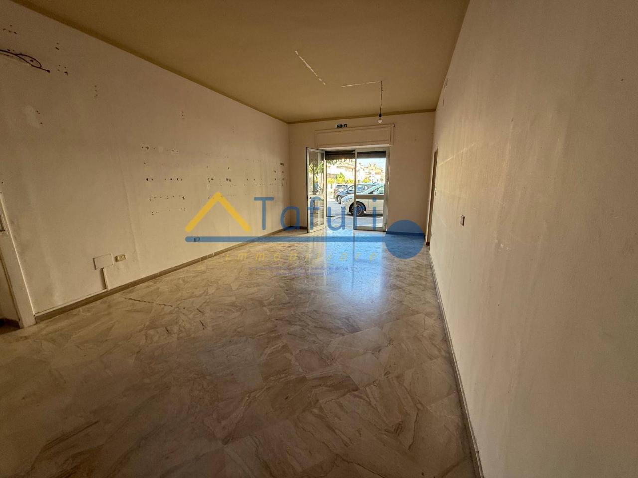 Negozio in Via Alcide De Gasperi, Agropoli, {3} - Foto 2