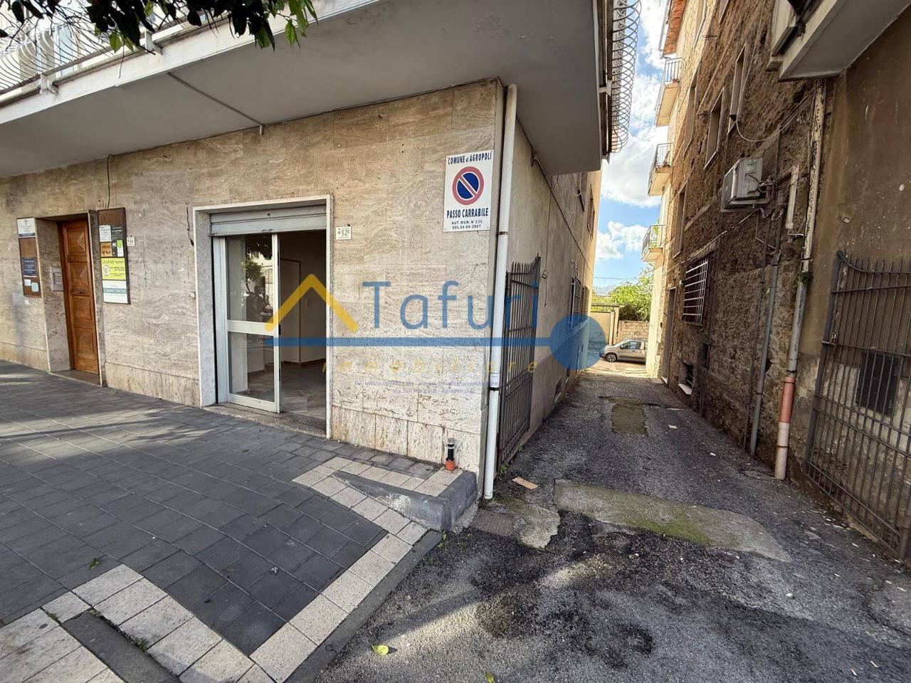 Negozio in Via Alcide De Gasperi, Agropoli, {3} - Foto 1