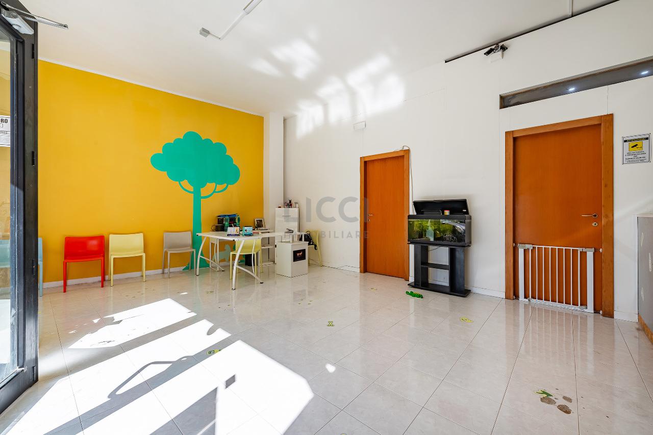 Negozio in Via S. Anna 55, Monopoli, {3} - Foto 2