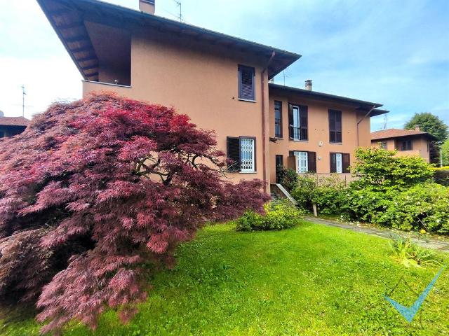 Mansion in Via Gobetti 1, Lentate sul Seveso - Photo 1