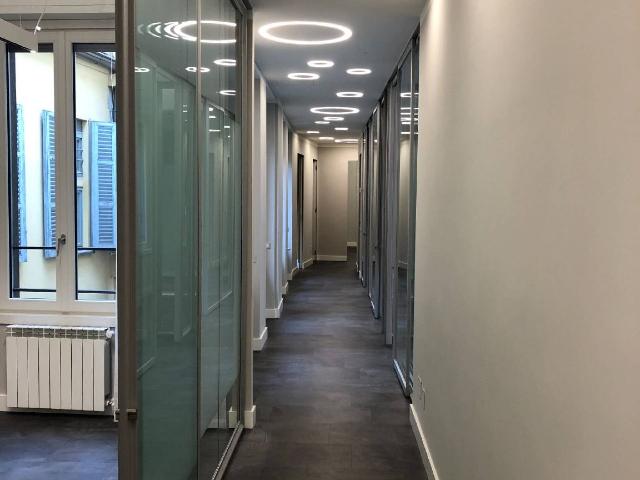 Gemeinschaftsbüro in Via dei Piatti 11, Milano - Foto 1