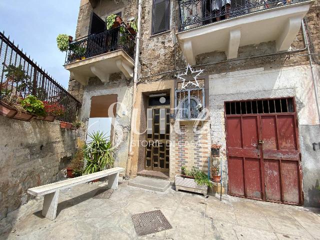 2-room flat in Via Re Manfredi 53, Palermo - Photo 1