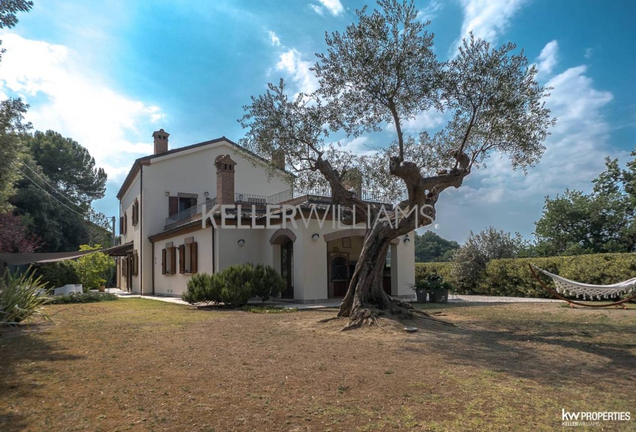 casa indipendente in vendita a Pesaro in zona Mare