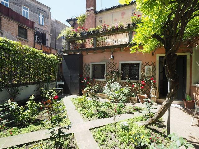 Mansion in Calle Longa San Barnaba, Venezia - Photo 1