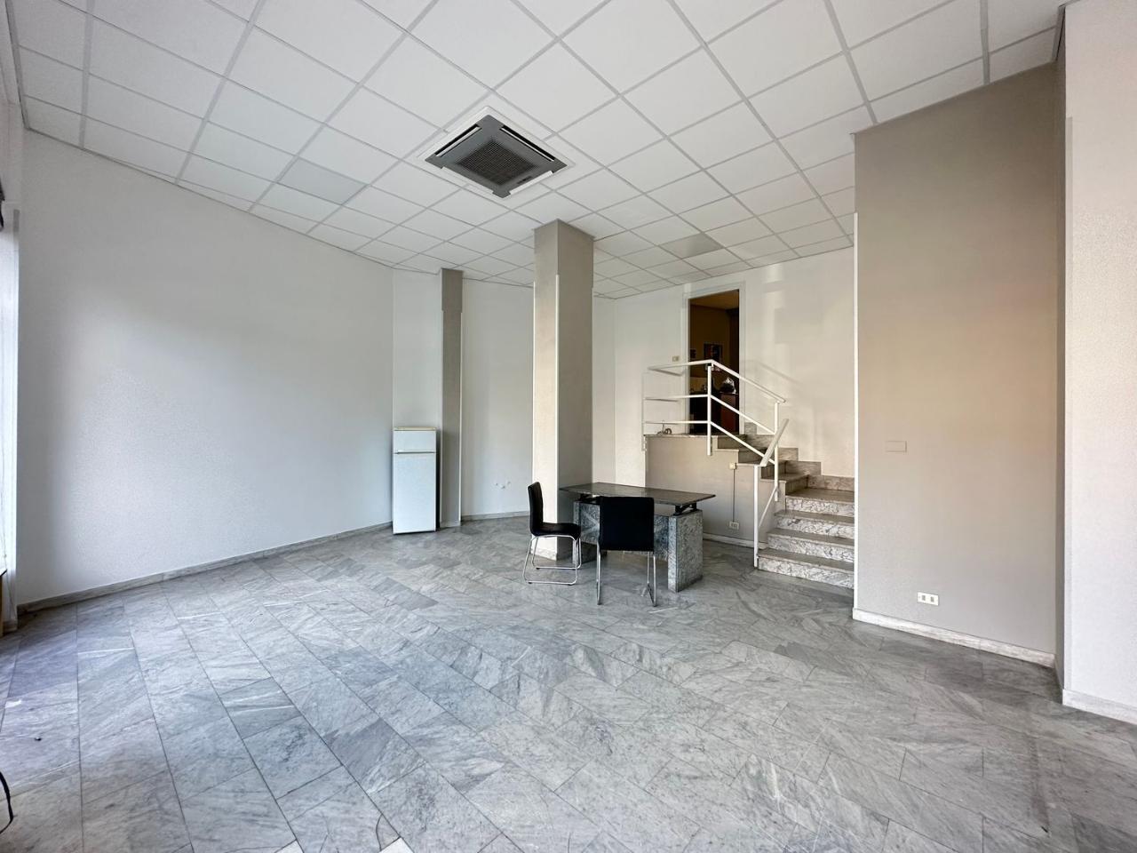 Negozio in Basilicata 6, Torino, {3} - Foto 1