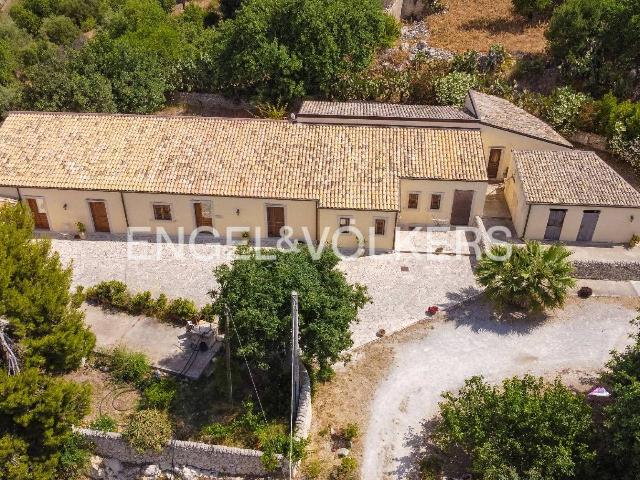 Country house or cottage, Noto - Photo 1