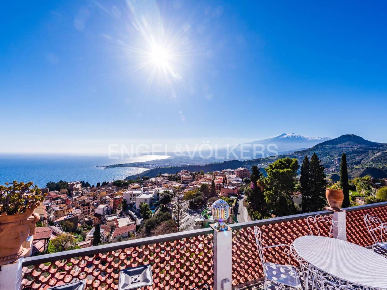 Palazzina commerciale in Via Leonardo da Vinci 46, Taormina, {3} - Foto 1