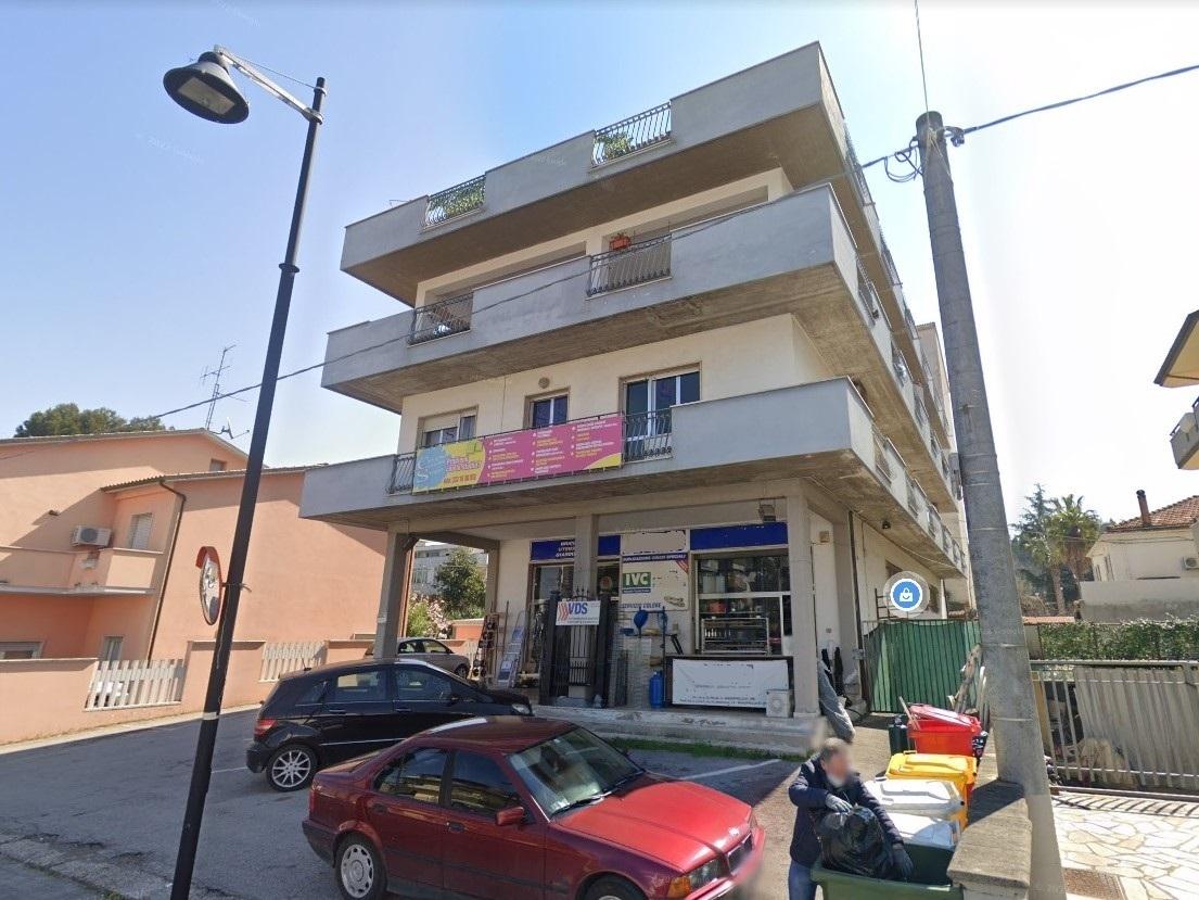 Palazzina commerciale in Via XX Settembre 18, Manoppello, {3} - Foto 2