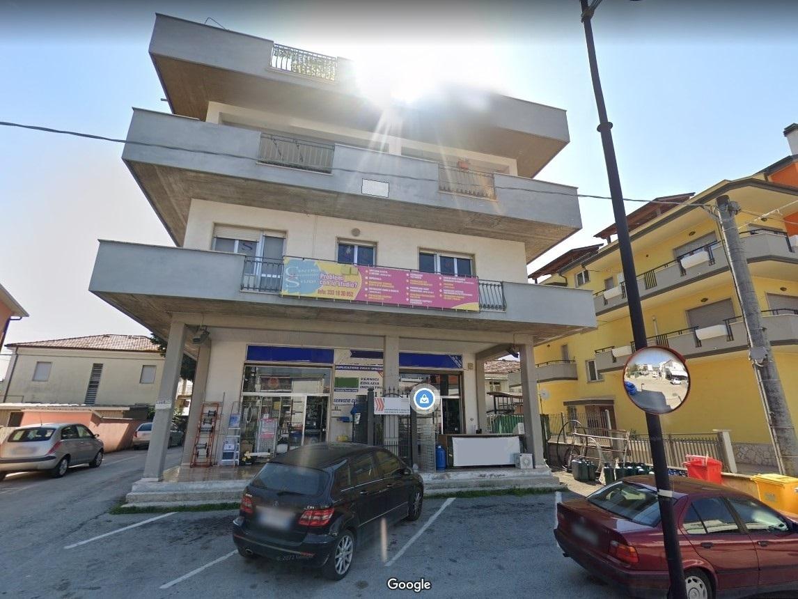 Palazzina commerciale in Via XX Settembre 18, Manoppello, {3} - Foto 1