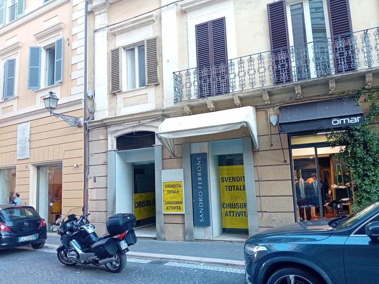 Palazzina commerciale in Corso Marruccino 47, Chieti, {3} - Foto 1