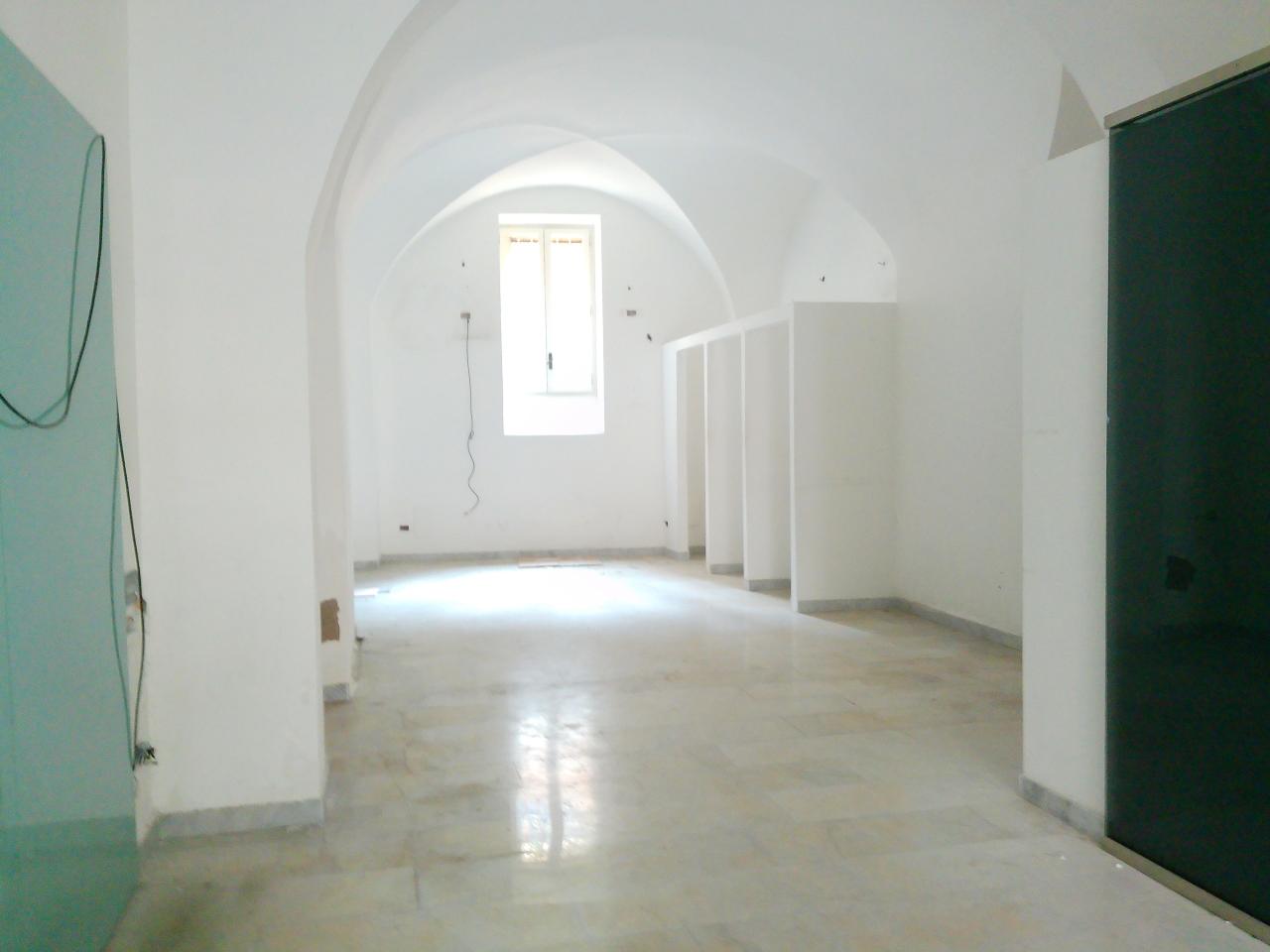 Palazzina commerciale in Corso Marruccino 47, Chieti, {3} - Foto 2