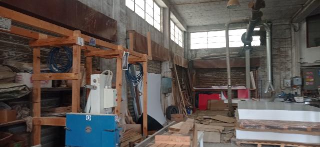 Industrial shed, Luni - Photo 1