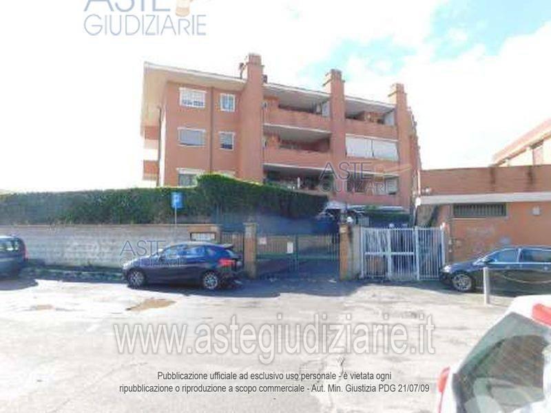 appartamento in vendita a Roma in zona Torre Angela