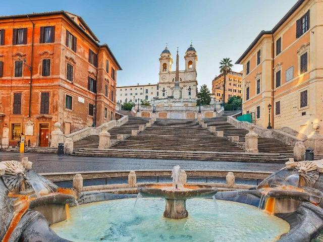 Shop in Piazza di Spagna, Roma - Photo 1