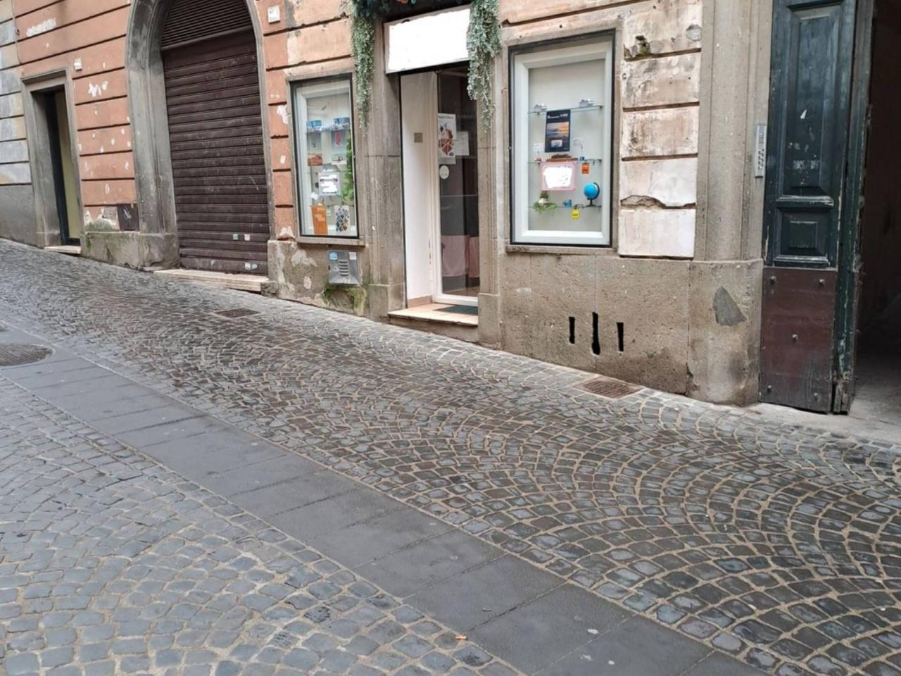 Negozio in Corso della Repubblica 163, Velletri, {3} - Foto 1