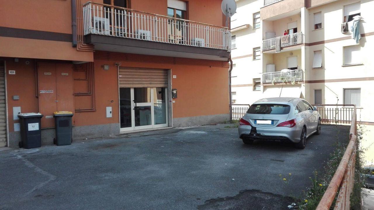 Negozio in Via di Ponente, Velletri, {3} - Foto 1
