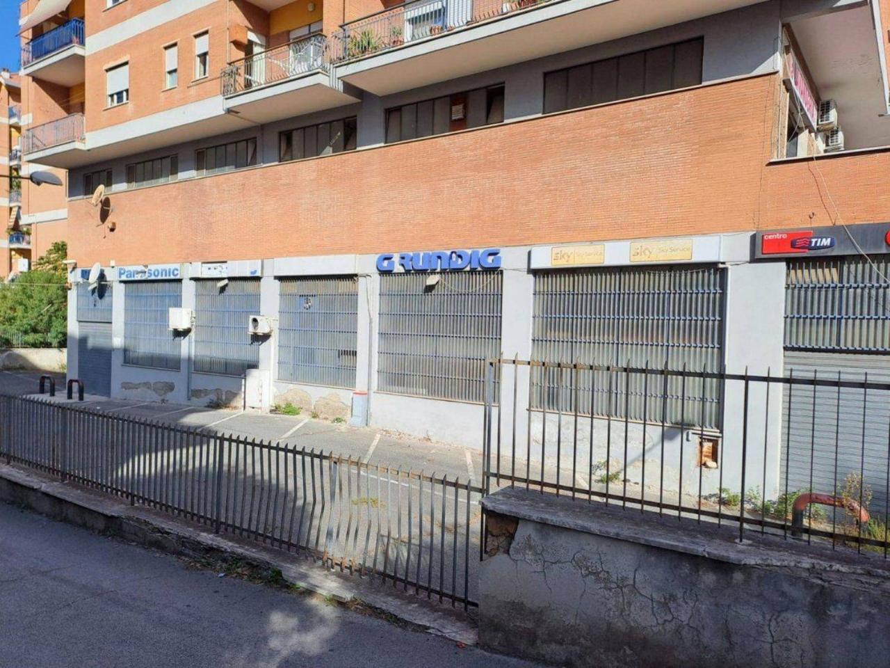 Negozio in Viale Guglielmo Oberdan, 84, Velletri, {3} - Foto 1