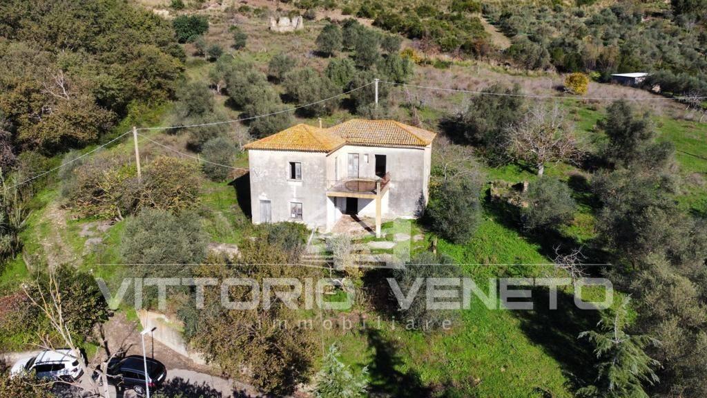 Villa in vendita a Laureana Cilento
