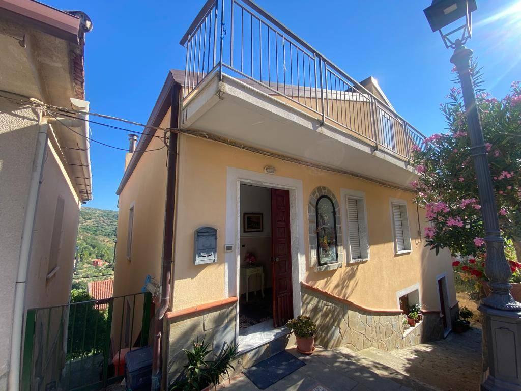 Villa in vendita a Serramezzana