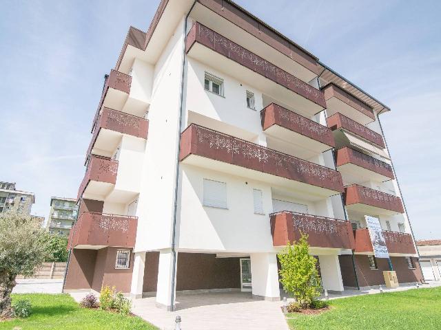 4-room flat in Viale Piacenza 20, Lodi - Photo 1