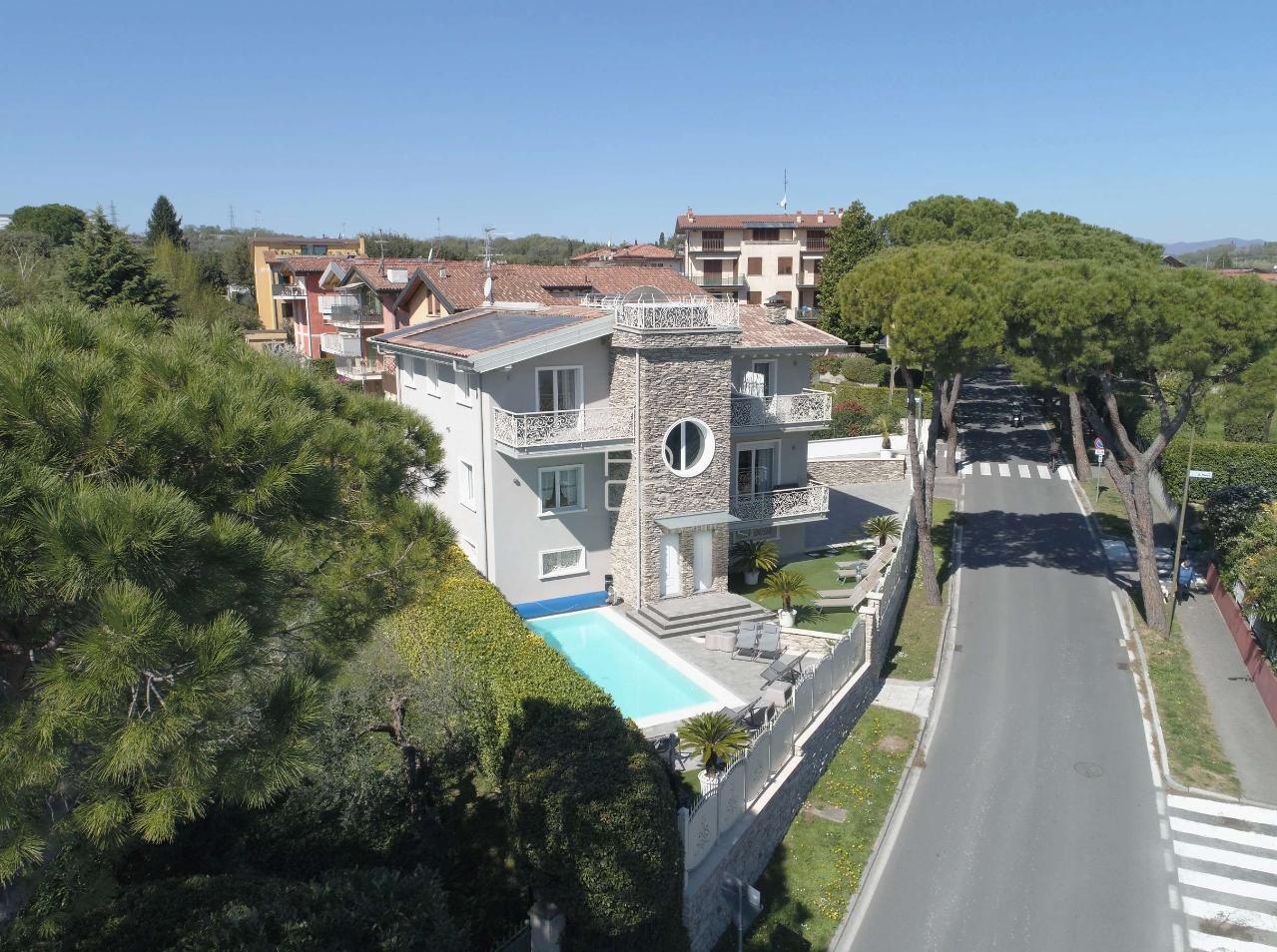 casa indipendente in vendita a Desenzano del Garda