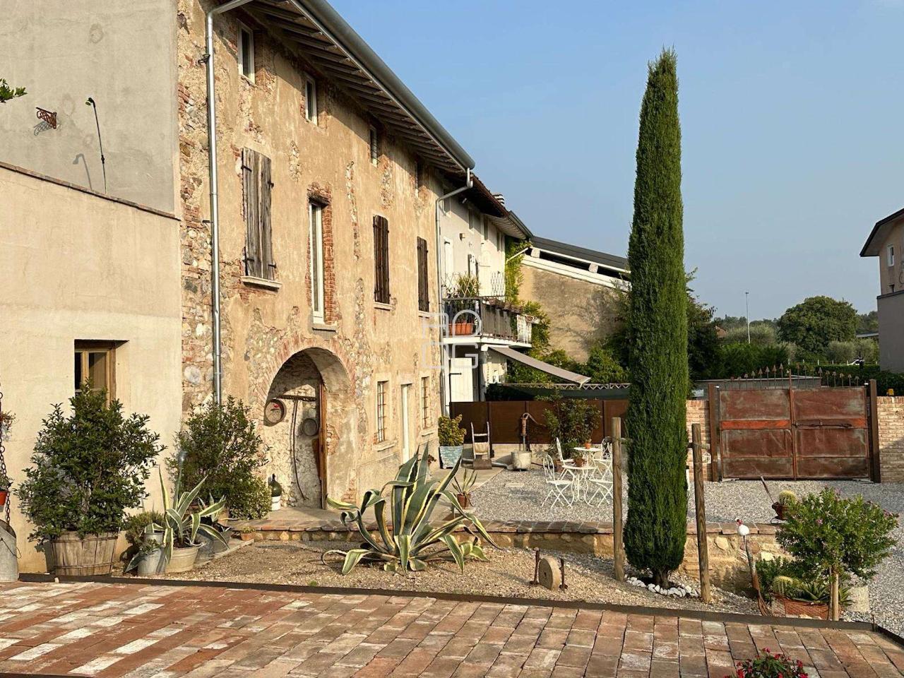 casa indipendente in vendita a Desenzano del Garda