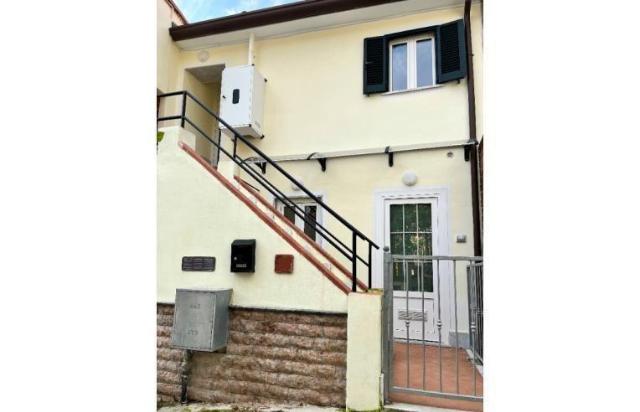 Semi-detached house in Ucleo Mirteto Alto 54100, Massa - Photo 1