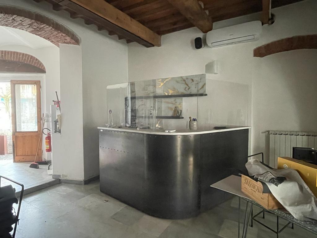 Locale commerciale in , Carrara, {3} - Foto 2