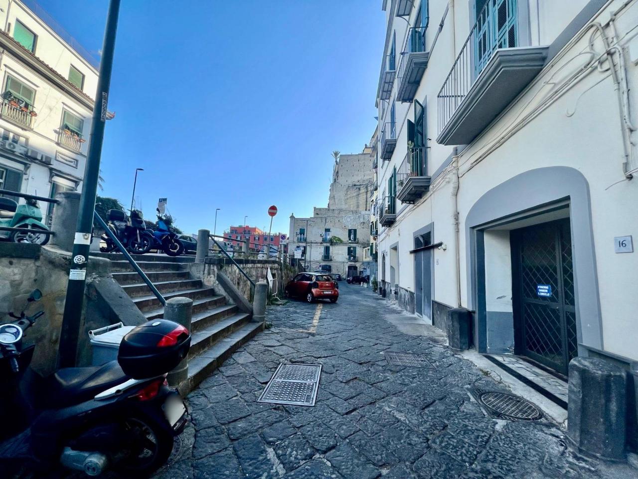 Magazzino in Largo Sermoneta 16, Napoli, {3} - Foto 2