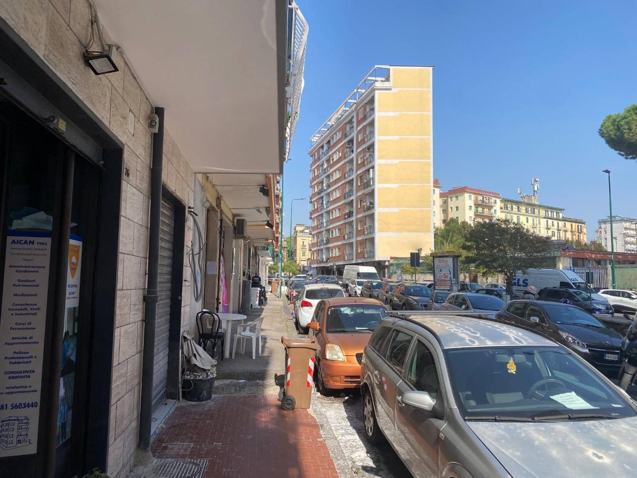 Negozio in Vico Acitillo 74, Napoli, {3} - Foto 2