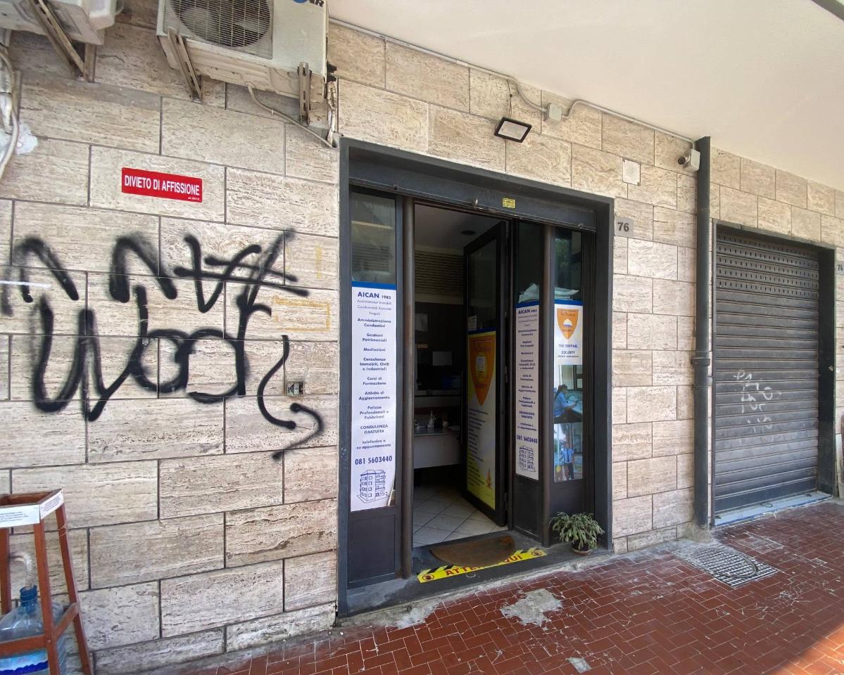 Negozio in vendita a Napoli