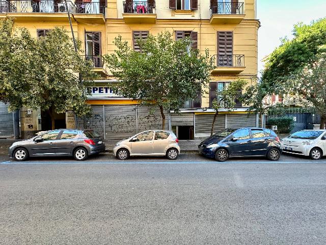 Geschäft in Via Tino da Camaino 11, Napoli - Foto 1