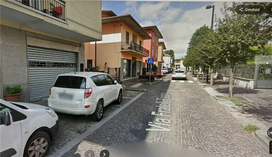 Negozio in Via F.Lli Pagani 1/C, Castelli Calepio, {3} - Foto 1